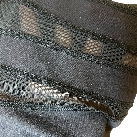Lululemon Wunder Under mesh cut out tights black small - Picture 6 of 6